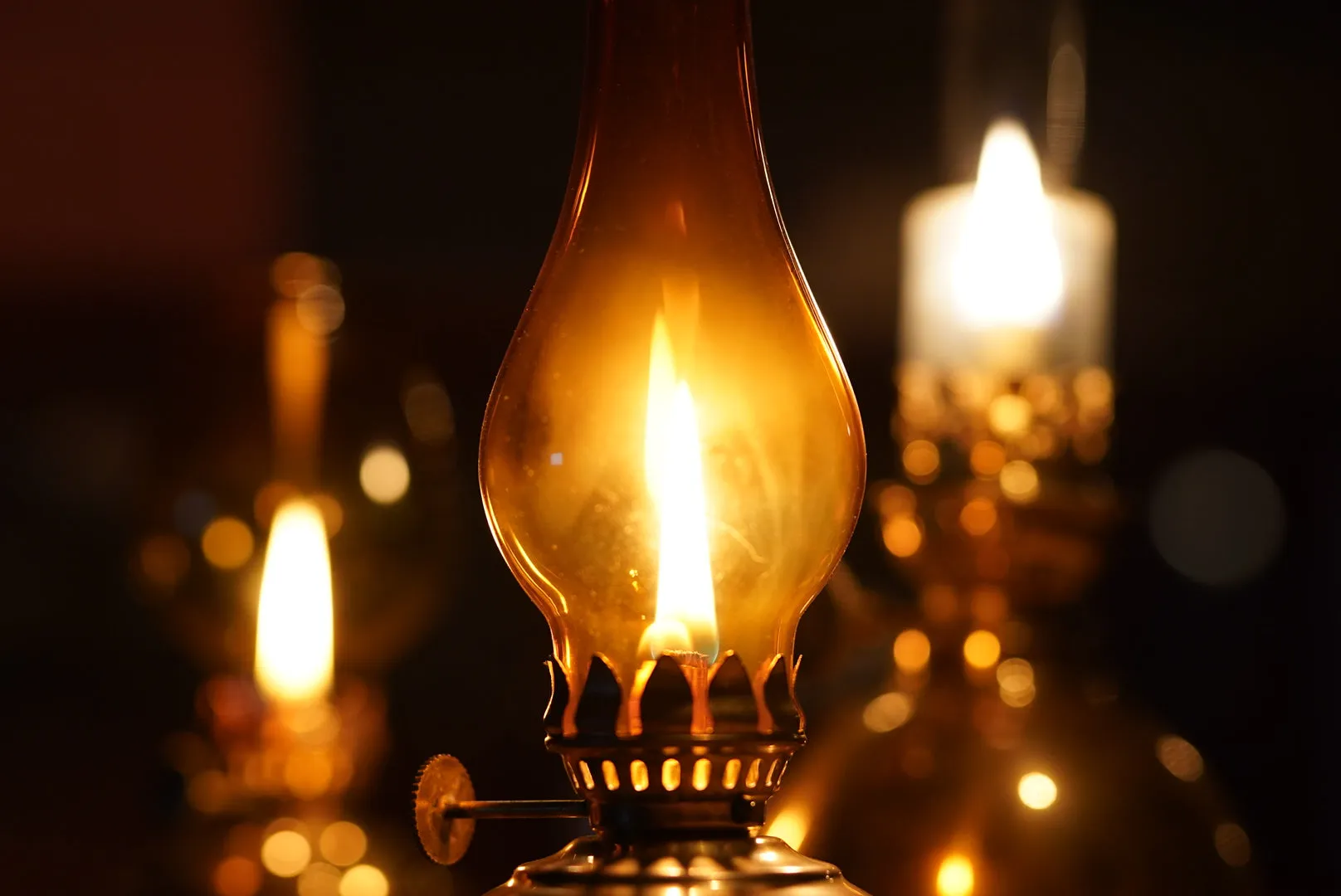 Oil Lamp Mini Amber Glass 6.5" (16.51cm)